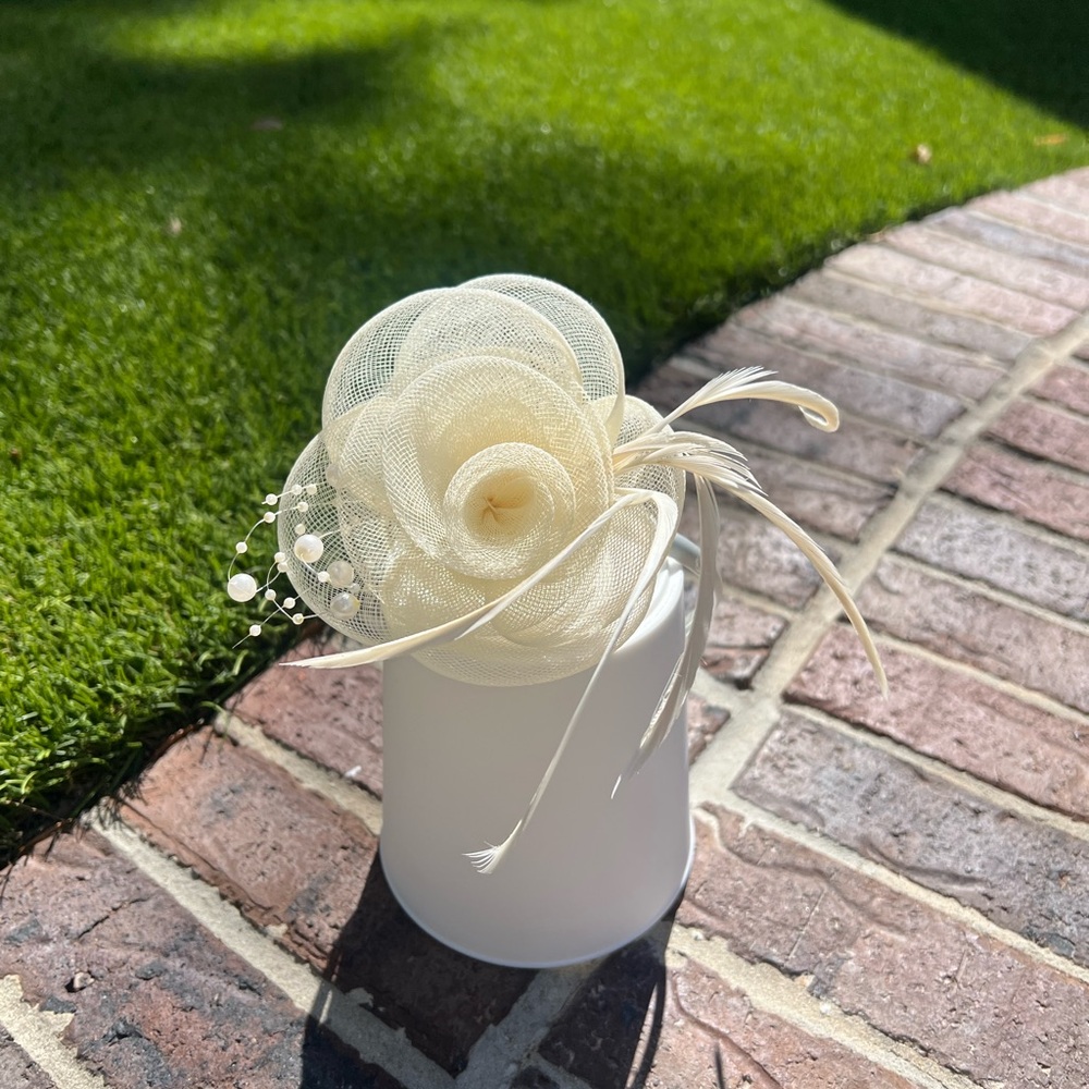 Elegant Cream Fascinator